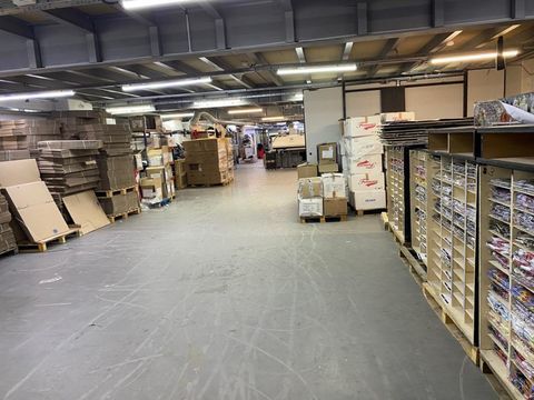 Locaux fonctionnels adapt&eacute;s pour une activit&eacute; tertiare &agrave; caract&egrave;re industriel 8453 93500 Pantin