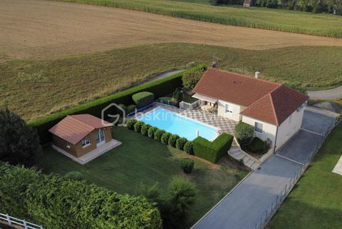   � VENDRE � Maison de caract�re de 201 m� avec jardin paysager ?, piscine ??? et vue d�gag�e ? Maison - 6 pi�ce(s) - 201 m�