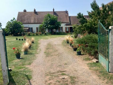   Ferme Saint Pere Sur Loire 8 pi�ce(s) 145 m2 Maison - 9 pi�ce(s) - 143 m�