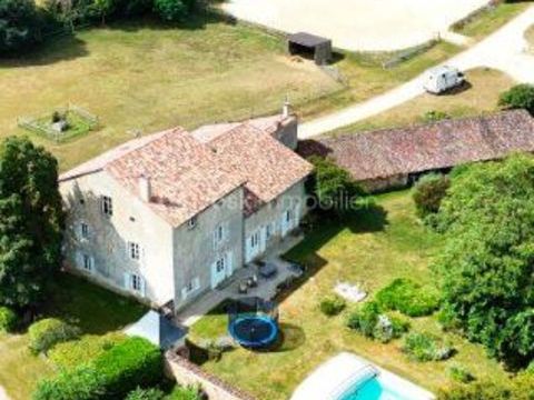   Belle demeure avec cachet datant de 1800 avec Ecuries et piscine Maison - 9 pi�ce(s) - 297 m�