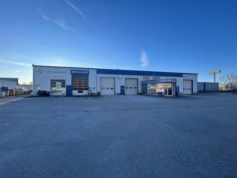 A louer - 1100m&sup2; environ - CHALON SUD 6000 71380 Saint marcel