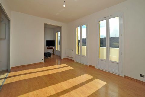   Appartement de 75m2 � louer sur Saint-Flour Appartement - 3 pi�ce(s) - 75 m�