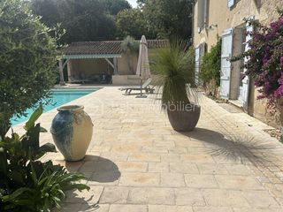  Propri�t�/ch�teau � vendre 8 pi�ces 597 m�