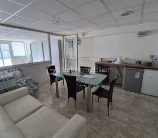  Immeuble � vendre 15 + pi�ces 820 m�