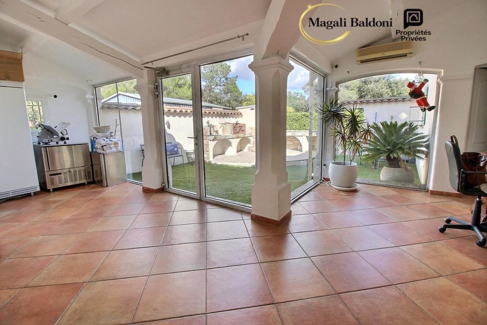 � vendre  Villa Roquebrune-sur-Argens (83520)