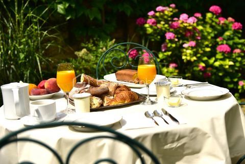 Vente H&ocirc;tel *** Bar Restaurant en P&eacute;rigord Noir � Dordogne ( 24 ) � 30 mn de Sarlat 870000 24200 Sarlat la caneda