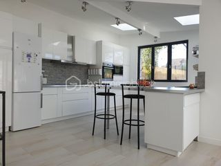  Maison � vendre 8 pi�ces 230 m�