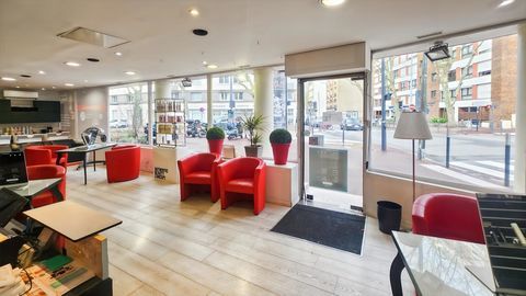 Au couer d'Issy-les-Moulineaux, boutique d'angle &agrave; louer 2716 92130 Issy les moulineaux