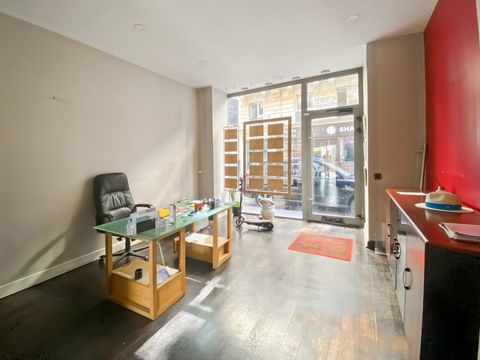 Boutique 55m&sup2; de plain-pied, au c�ur du quartier de saint Philippe du Roule 3149 75008 Paris
