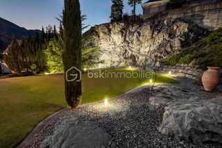  Maison � vendre 8 pi�ces 310 m�