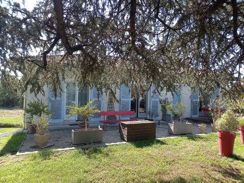   Saint-Aigulin (17360) Maison r�nov�e 145 m� � 3/4 chambres � Grand terrain arbor� 2 181 m� Maison - 6 pi�ce(s) - 125 m�