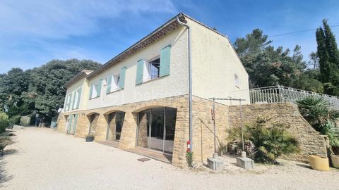   SIGNES - PROPRIETE DOUBLE HABITATION - PARCELLE DE 2 HECTARES - PISCINE - GARAGES Propri�t�/ch�teau - 10 pi�ce(s) - 296 m�