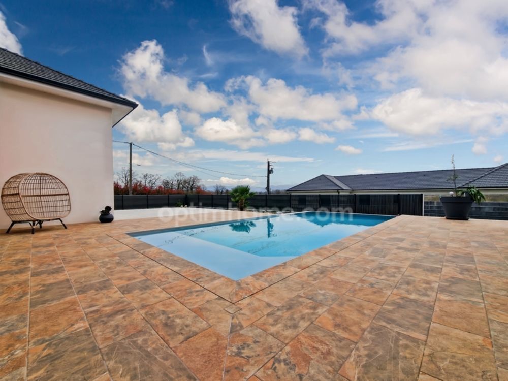 � vendre  Villa Morla�s (64160)