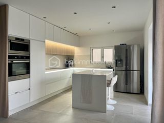  Propri�t�/ch�teau � vendre 4 pi�ces 140 m�