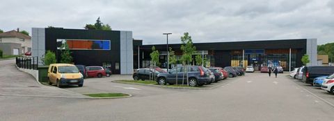 A VENDRE -CELLULE COMMERCIALE &agrave; VALDAHON 771075 25800 Valdahon