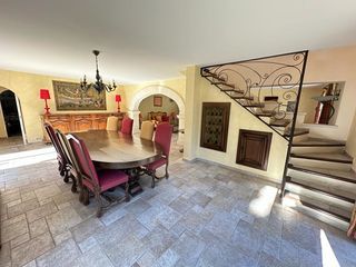  Maison � louer 8 pi�ces 300 m�