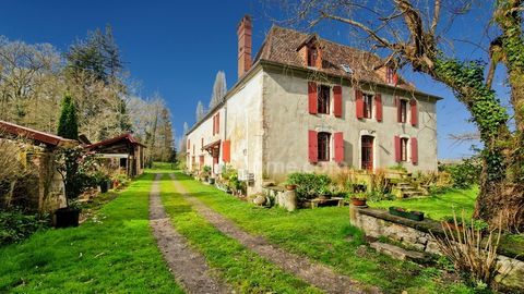   Proche de SALIES DE BEARN Maison - 15 + pi�ce(s) - 495 m�