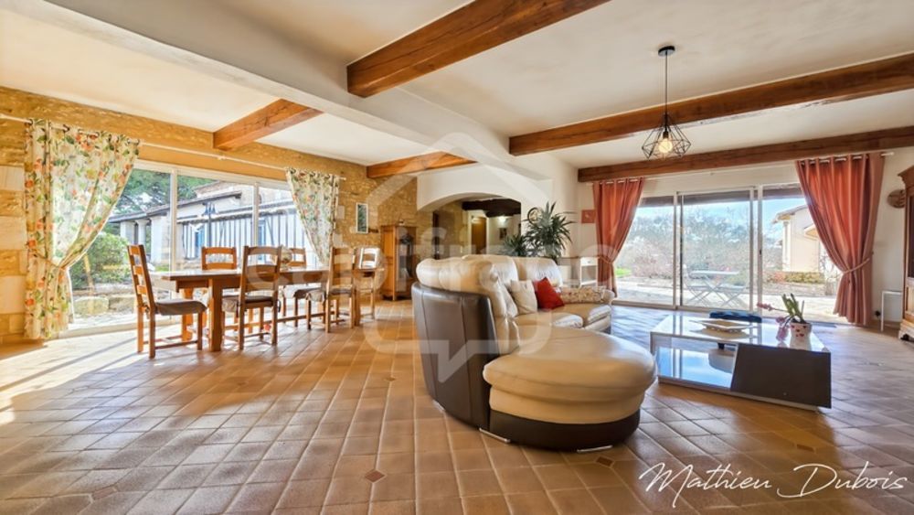 � vendre  Propri�t�/ch�teau Veyrines-de-Vergt (24380)