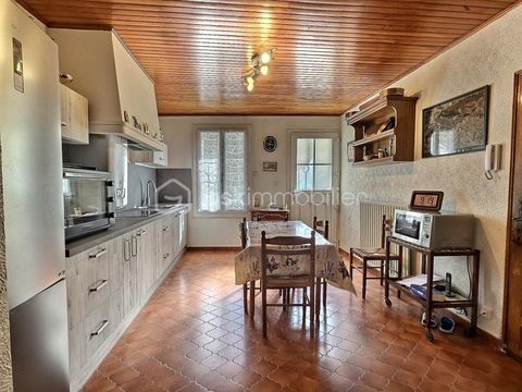   Maison de ville 125 m� avec jardin, d�pendance et grand garage � Milhaud Maison - 6 pi�ce(s) - 125 m�