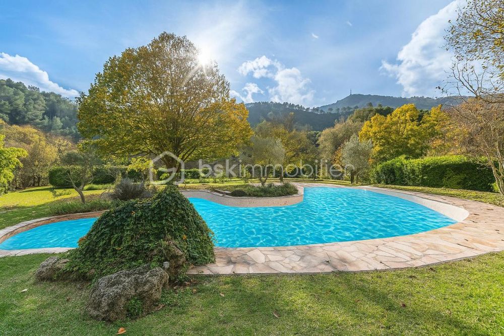 � vendre  Propri�t�/ch�teau M�ounes-l�s-Montrieux (83136)