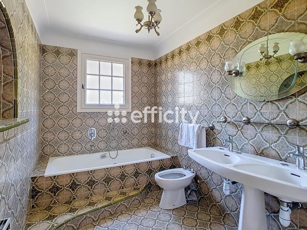 � vendre  Villa Saint-Rapha�l (83700)