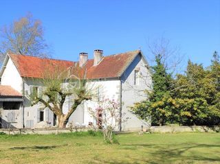  Propri�t�/ch�teau � vendre 9 pi�ces 366 m�