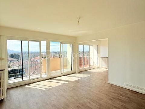   Appartement T4 transformable en T5 avec vue montagne Appartement - 5 pi�ce(s) - 82 m�