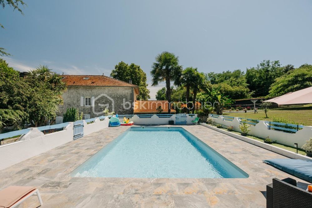� vendre  Propri�t�/ch�teau Bidache (64520)