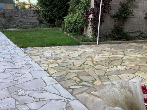   Charmante maison typique en pierre situ�e en plein c�ur  de Lanvallay, proximit� imm�diate de Dinan  a pieds et toutes les commo Maison - 5 pi�ce(s) - 85 m�