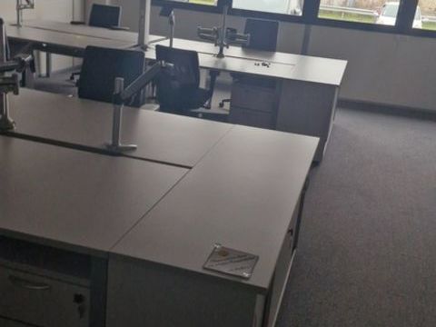 Local/bureau &agrave; louer RILLIEUX LA PAPE (69) 2110 69140 Rillieux la pape