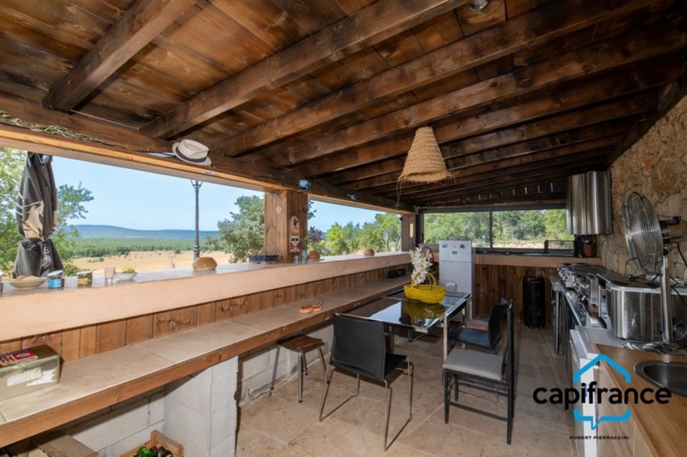 � vendre  Propri�t�/ch�teau R�gusse (83630)