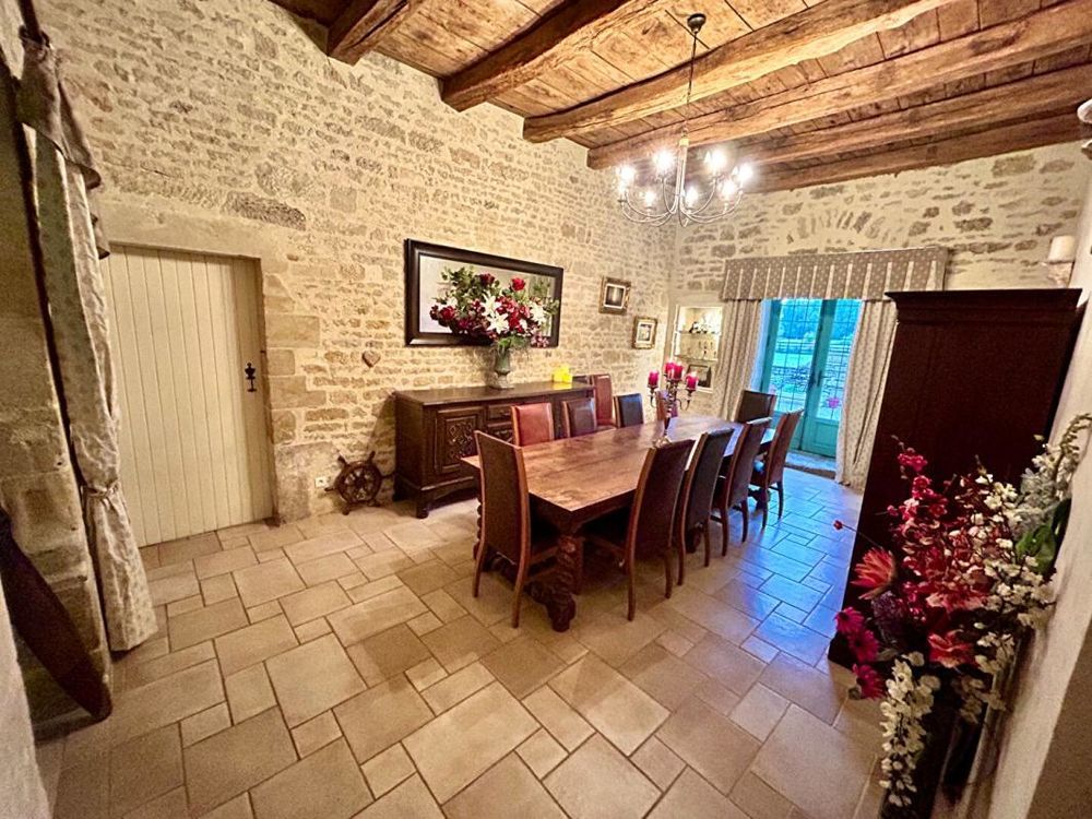 � vendre  Propri�t�/ch�teau Saint-Hilaire-des-Loges (85240)