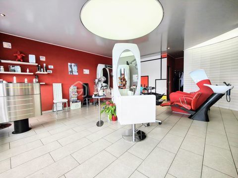 Salon de coiffure tout &eacute;quip&eacute; en centre commercial &agrave; Vernouillet 65000 28500 Vernouillet