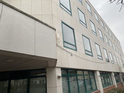 Bureaux fonctionnels situ&eacute;s &agrave; proximit&eacute; imm&eacute;diate de la Gare de Melun 9713 77000 Melun