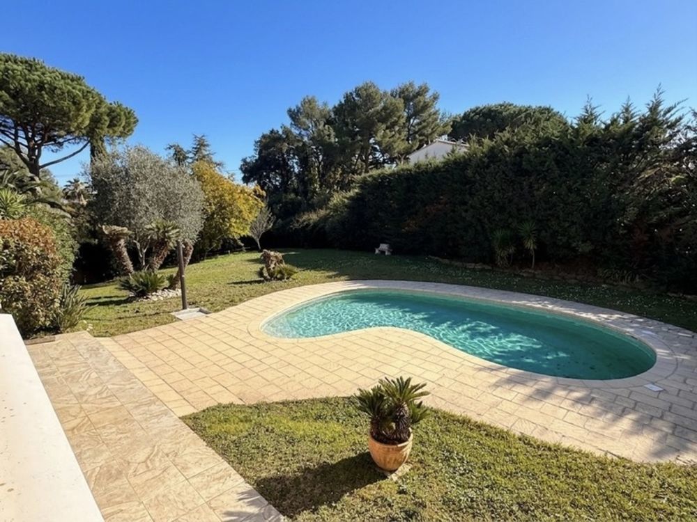 � vendre  Villa Mandelieu-la-Napoule (06210)