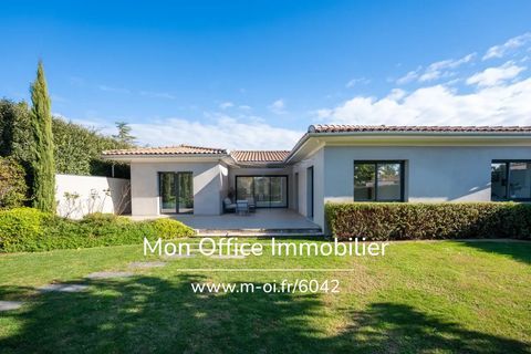   R�f�rence : 6042-DVI - Villa contemporaine de plain-pied � �guilles 6 pi�ces - piscine - pool house - garage Maison - 6 pi�ce(s) - 170 m�