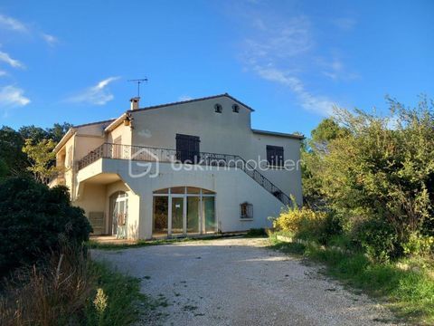   PROPRIETE avec Vue sur le Pont du Gard - Rare sur le secteur Maison - 9 pi�ce(s) - 248 m�