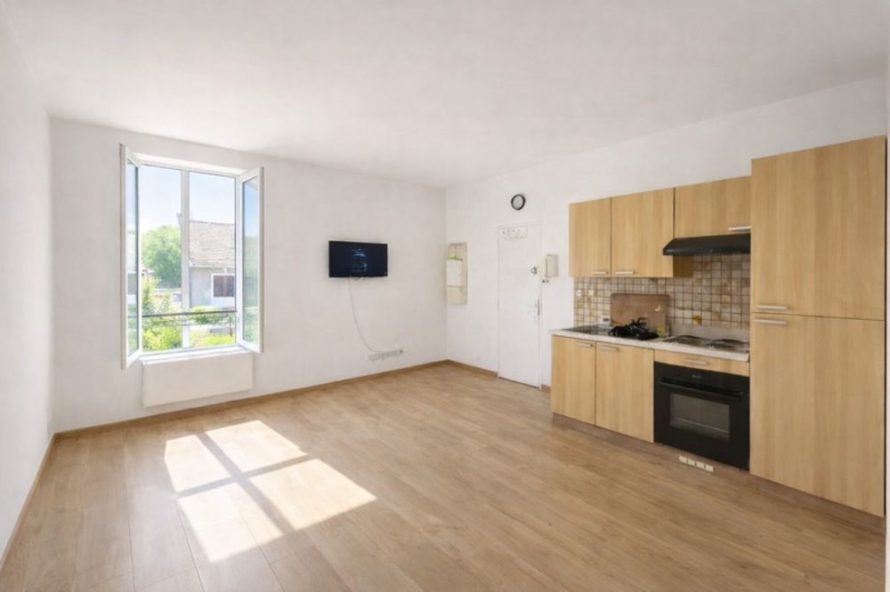 Vente Appartement SP�CIAL INVESTISSEUR � VILLERS-COTTER�TS � T2 AVEC 2 PARKINGS � FAIBLES CHARGES � 30 MIN ROISSY CDG Villers cotterets