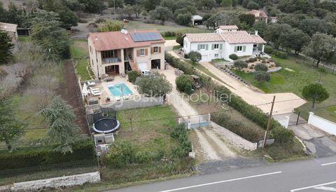   Maison familiale 6 pi�ces de 157 m� avec piscine Maison - 6 pi�ce(s) - 157 m�