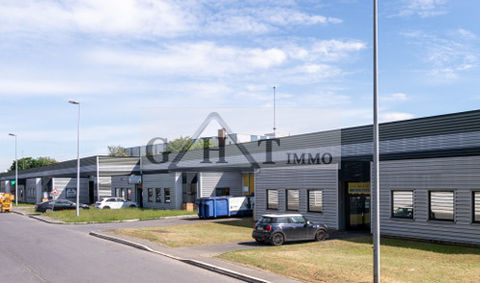 A LOUER 568M&sup2; ENTREPOT ET BUREAUX AU BOURGET 8046 93350 Le bourget