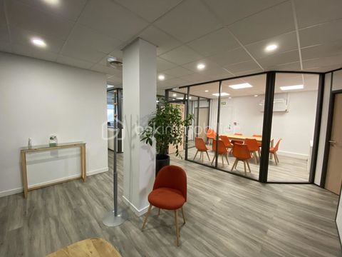 BUREAUX ET 4 PLACES DE PARKING IDEAL PROFESSION LIBERALE AVEC BON RENDEMENT LOCATIF 290000 69300 Caluire et cuire