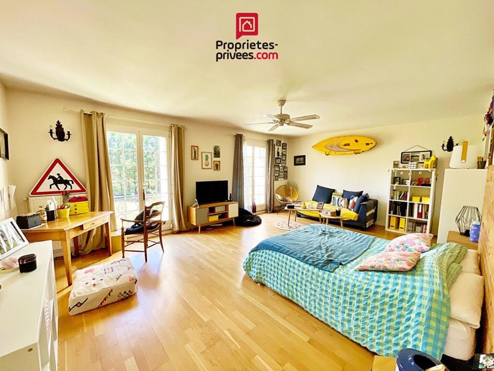 � vendre  Propri�t�/ch�teau Yvrac (33370)