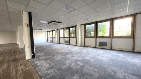 Dans un immeuble entretenu, plateau &agrave; louer en bail d&eacute;rogatoire 5278 92100 Boulogne billancourt