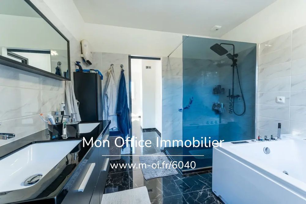 � vendre  Villa Mimet (13105)