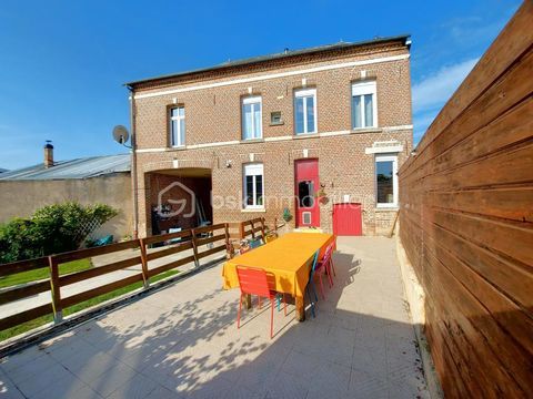   Maison de caract�re avec ENTREE PORTE COCHERE � 15 minutes du CHU d'Amiens ! Maison - 6 pi�ce(s) - 152 m�