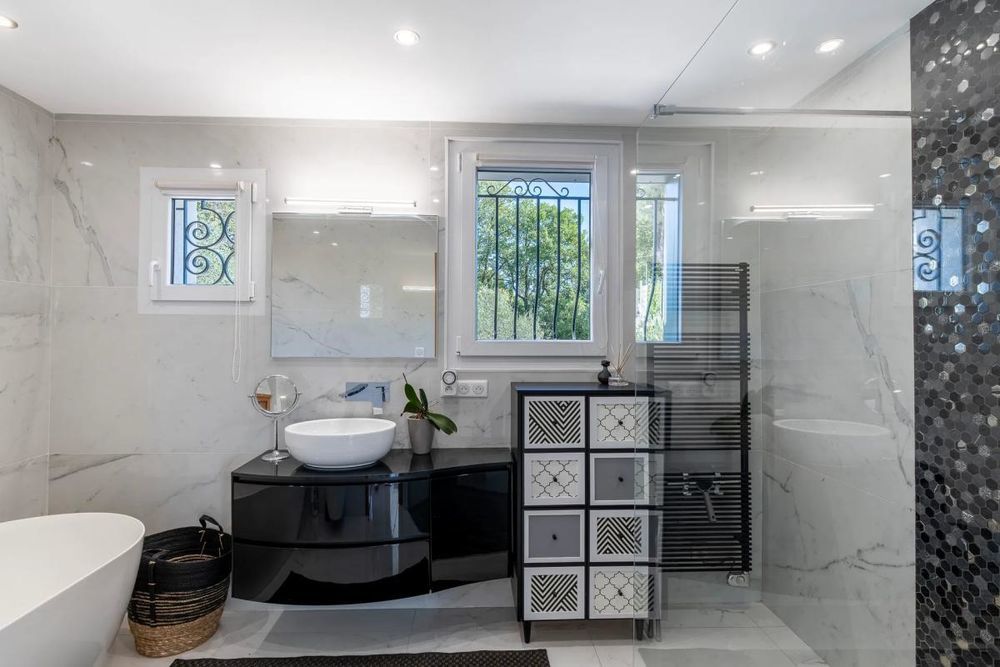 � vendre  Maison Gatti�res (06510)