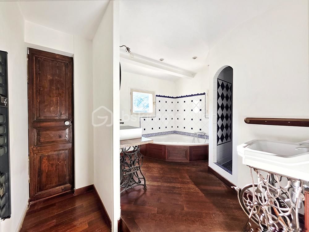 � vendre  Maison �venos (83330)