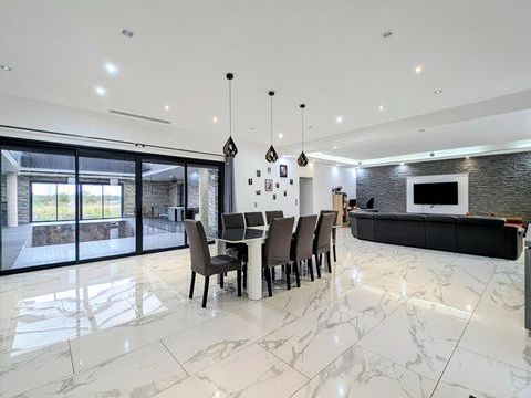   Maison Mondavezan 6 pi�ces 332 m2 avec piscine int�rieure et terrain de 3000 m� Maison - 6 pi�ce(s) - 332 m�