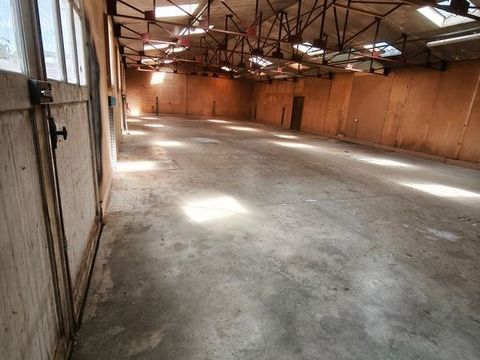 Ensemble de deux b&acirc;timents Locaux entrepots et bureaux &agrave; vendre &agrave; BLENEAU (89) 87000 89220 Bleneau