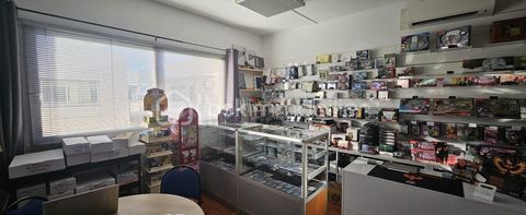 Mur professionnel au 2 &egrave;me &eacute;tage avec ascenceur 129000 06600 Antibes